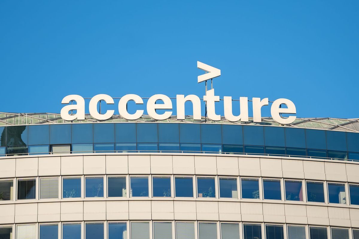 Accenture işçilərin Claude-a xərcini ayda 29 dollarla məhdudlaşdırdı
