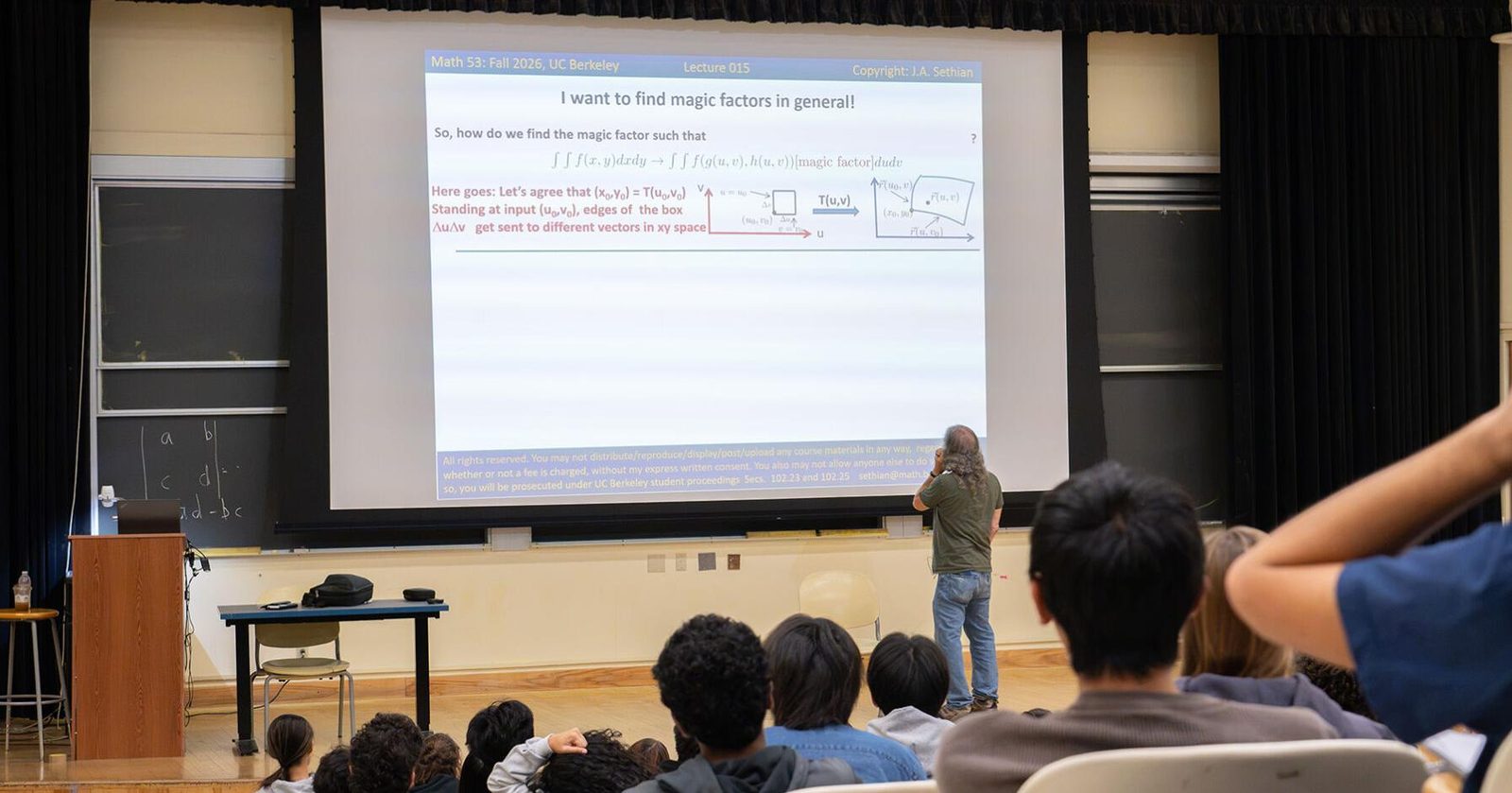 أستاذ في UC Berkeley يتوقف عن تصحيح الواجبات بسبب استخدام الذكاء الاصطناعي
