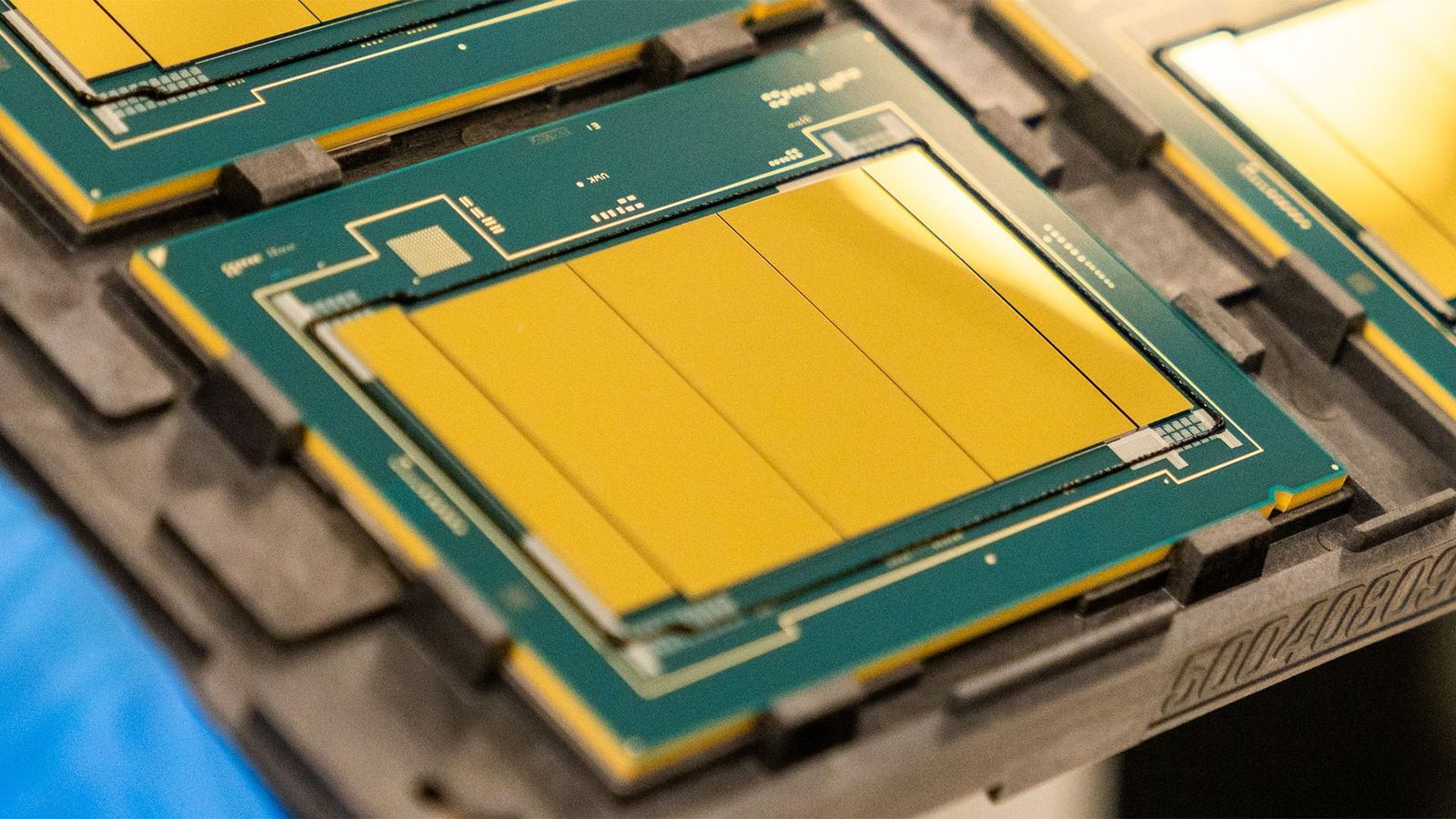 Intel EMIB və Foveros çiplərinin qablaşdırılmasında növbəti addımları müəyyənləşdirdi
