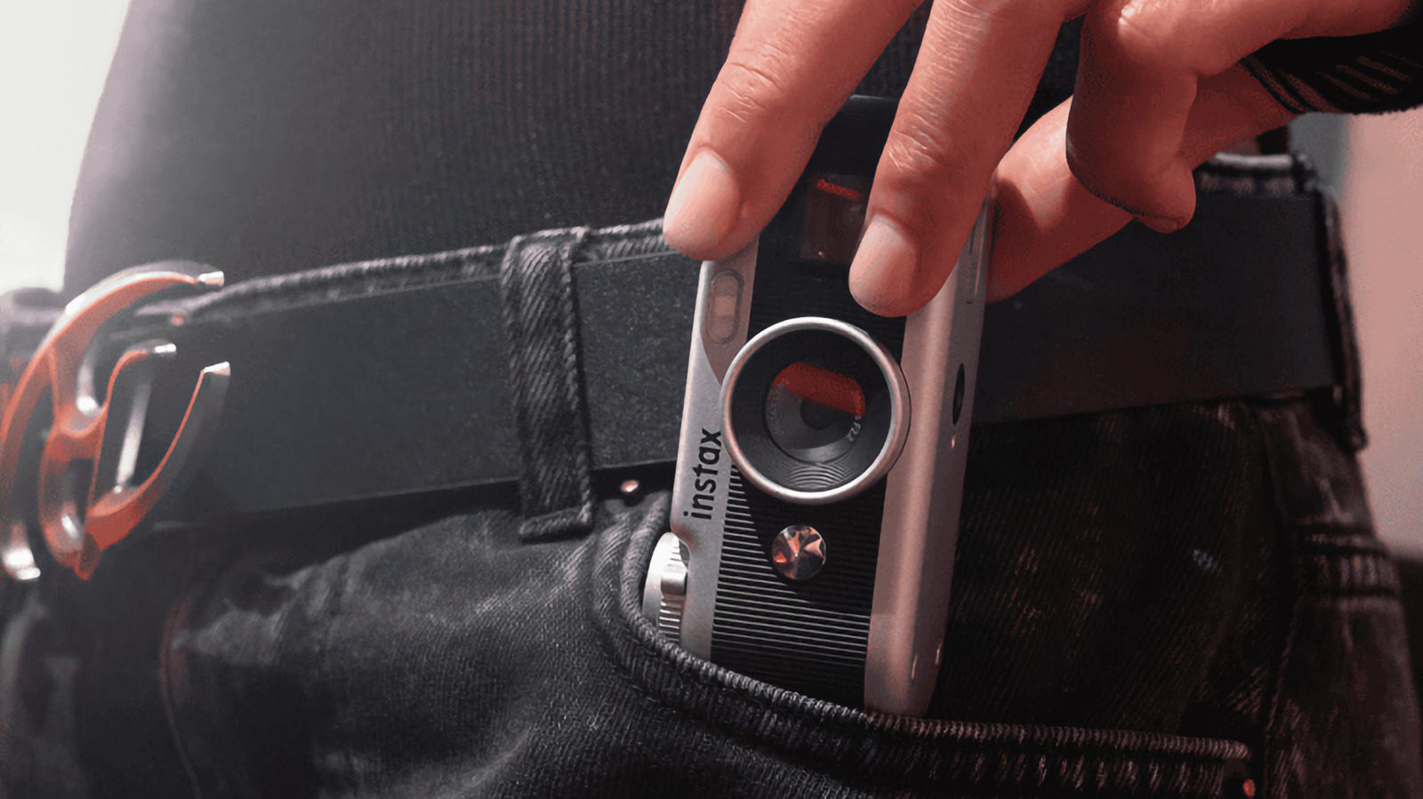 Fujifilm تطلق Instax Pal 2: الكاميرا تتصل مباشرة بالهاتف عبر USB-C