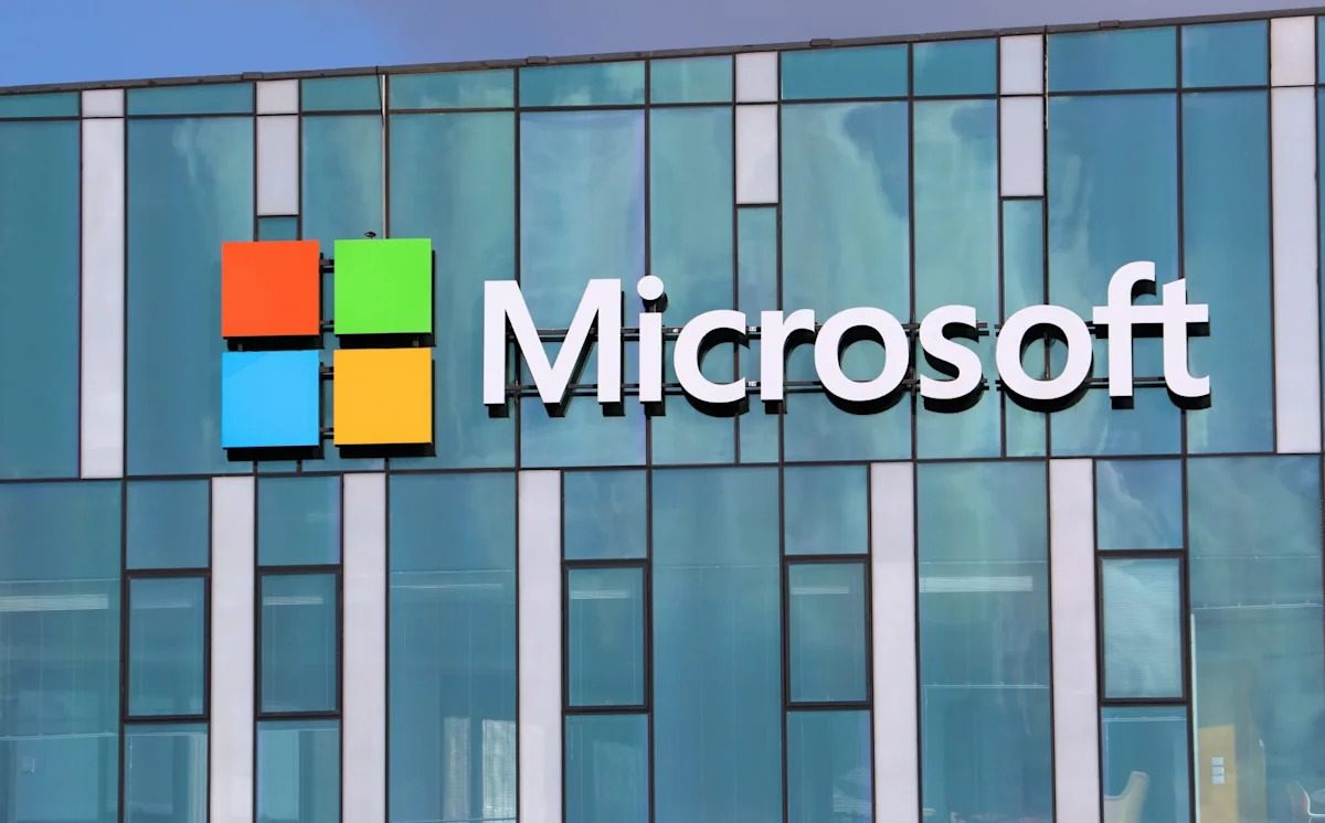 Microsoft AI məlumat mərkəzini ləğv etdi, Britaniyalı Nscale-ə zərbə