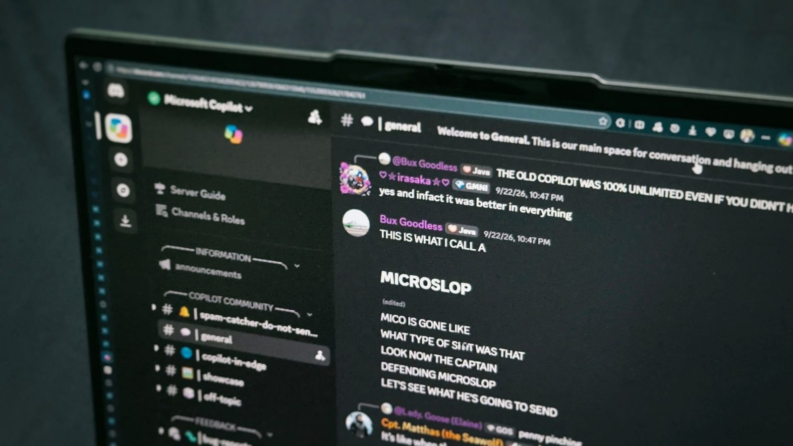 مايكروسوفت ترفع بصمت حظر كلمة Microslop في سيرفر Copilot على Discord