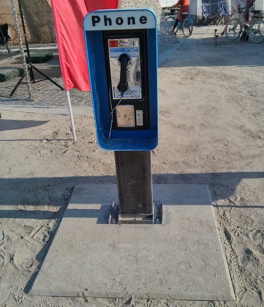 Playa Phone: كشك هاتف مجاني يعود إلى Burning Man