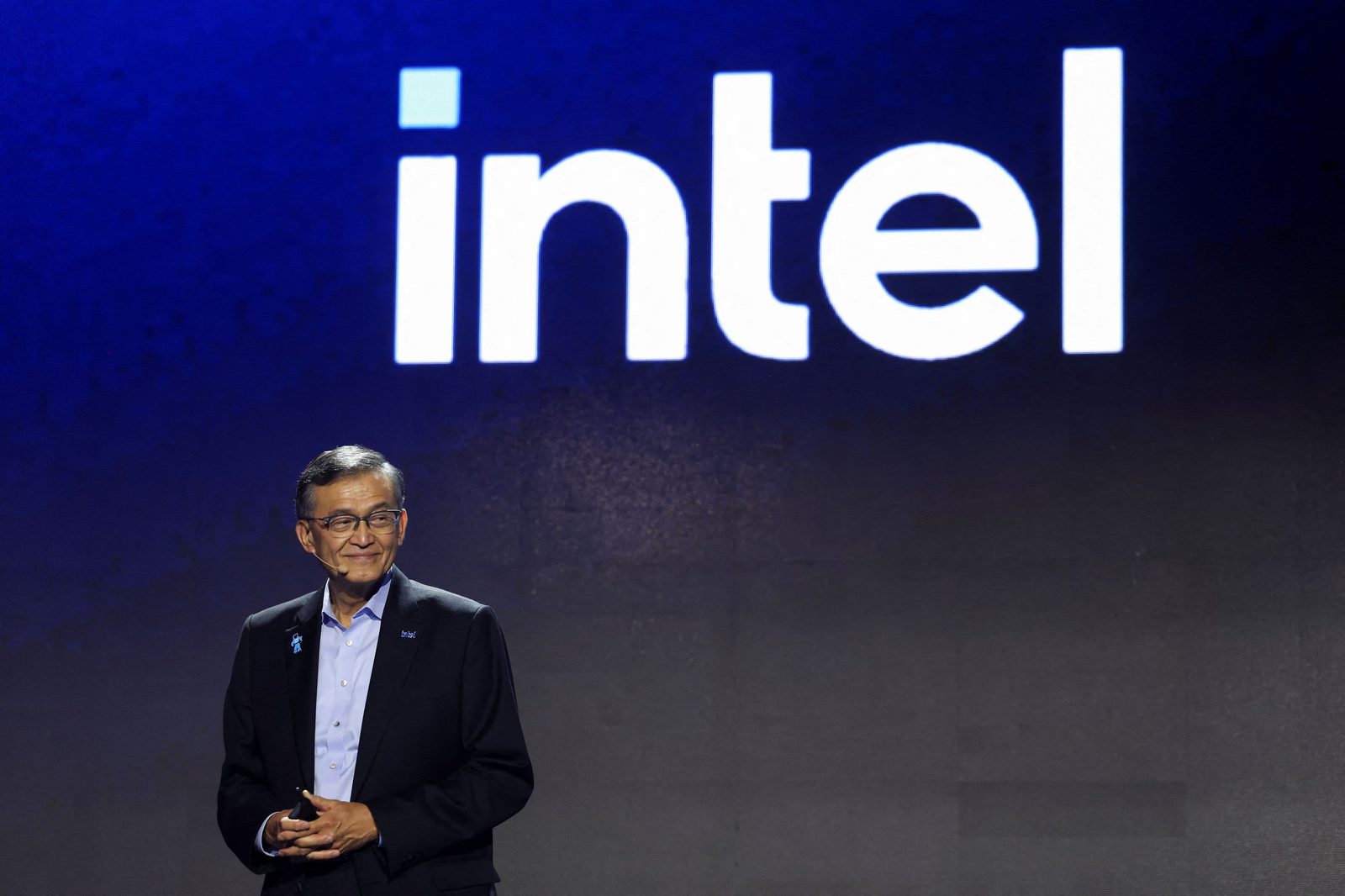 مديرا Intel و Broadcom يحذران من أن نقص رأس المال قد يحد من طفرة الذكاء الاصطناعي