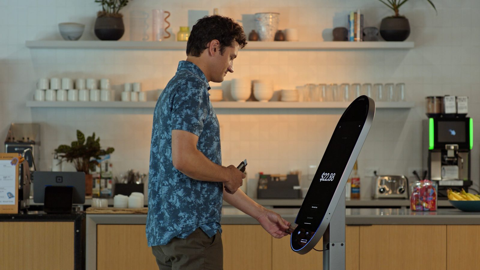 Square Kiosk يدمج شاشة لمس 21,5 بوصة مع ذكاء اصطناعي حواري