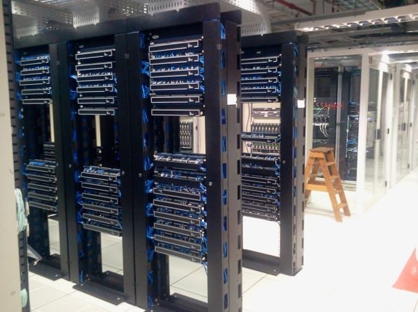 الدفاع عن ملكية الوسائط الفيزيائية مع تقلص المكتبات الرقمية