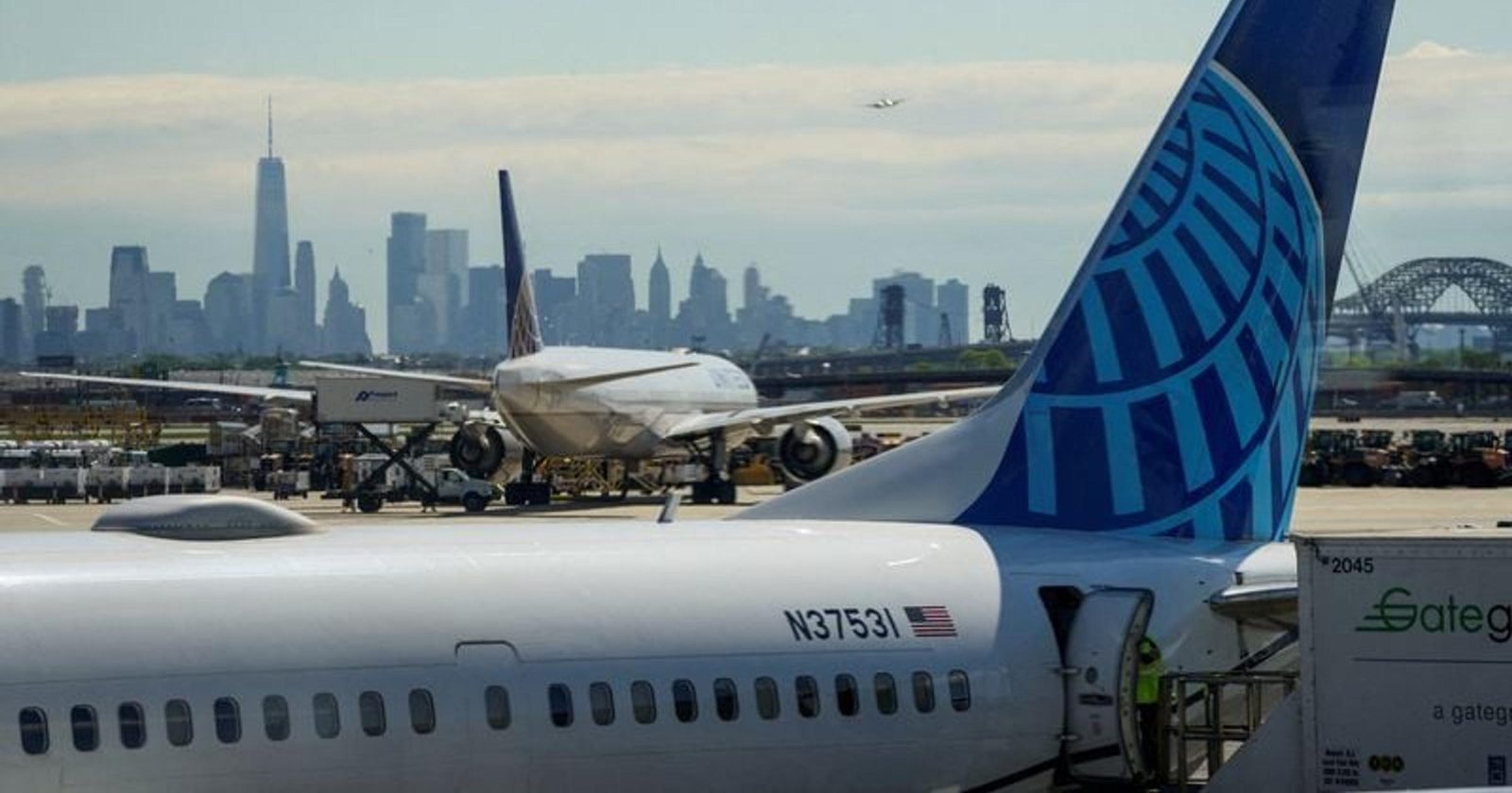 FAA Halts East Coast Flights After Fiber Cable Cut in New Jersey
