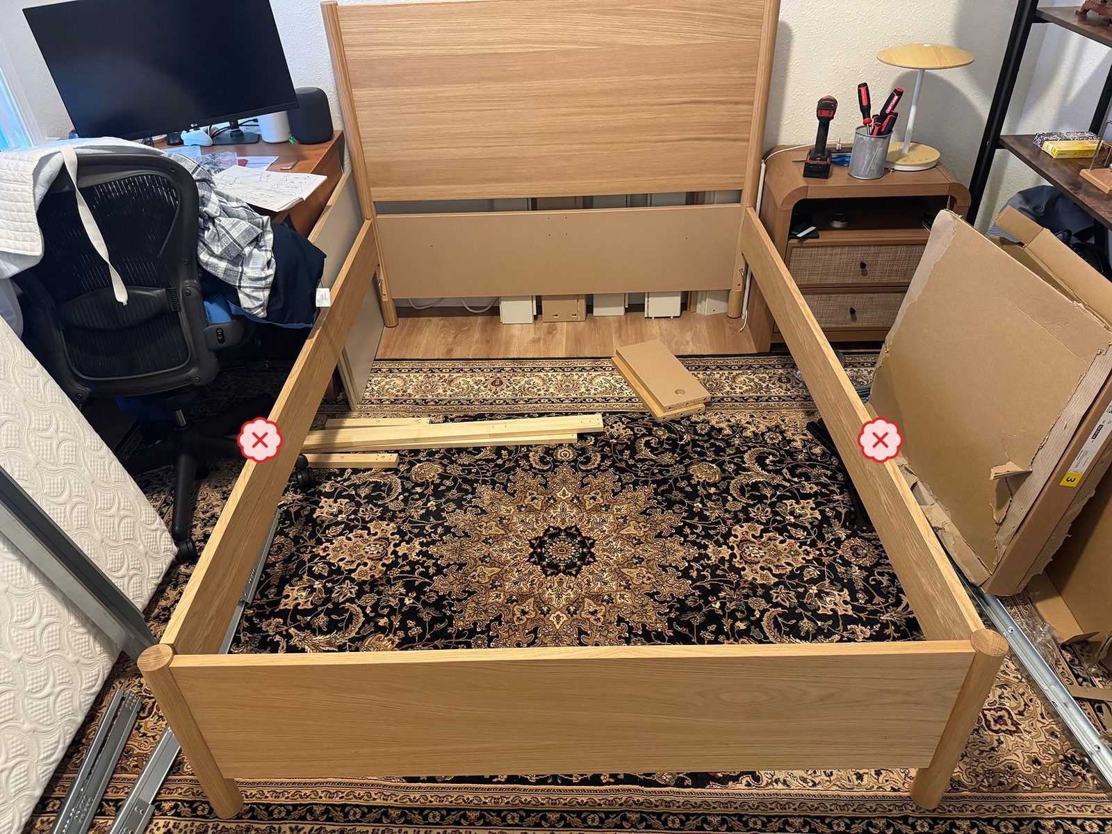 قطعة أثاث من إيكيا جُمعت بشكل خاطئ عن قصد