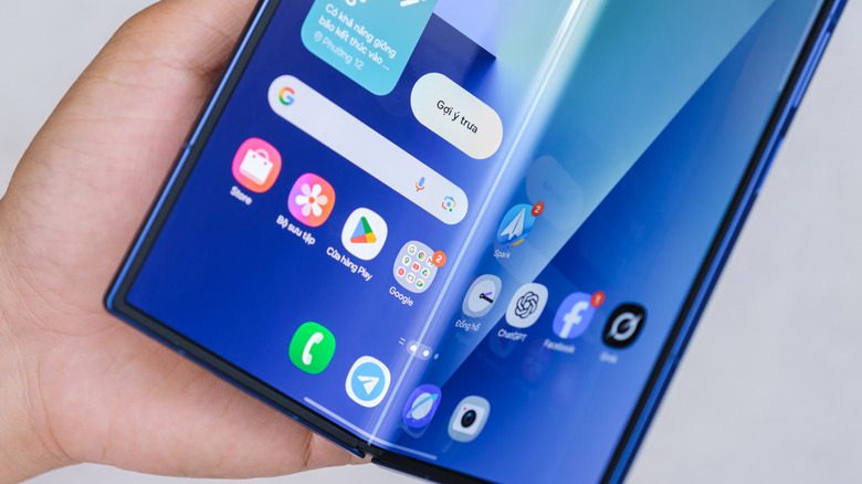 הקמט על מסך Galaxy Z Fold
